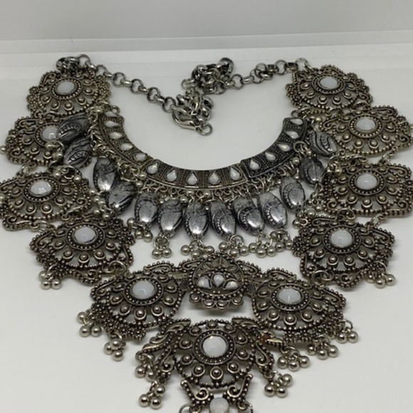 💋 Layered Silver Bib Necklace - Picture 3 of 7
